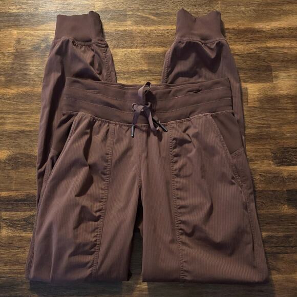lululemon athletica Pants - Lululemon Womens 4 26 x 28 Pants Dance Studio Mid Rise Jogger Ruched Full Length